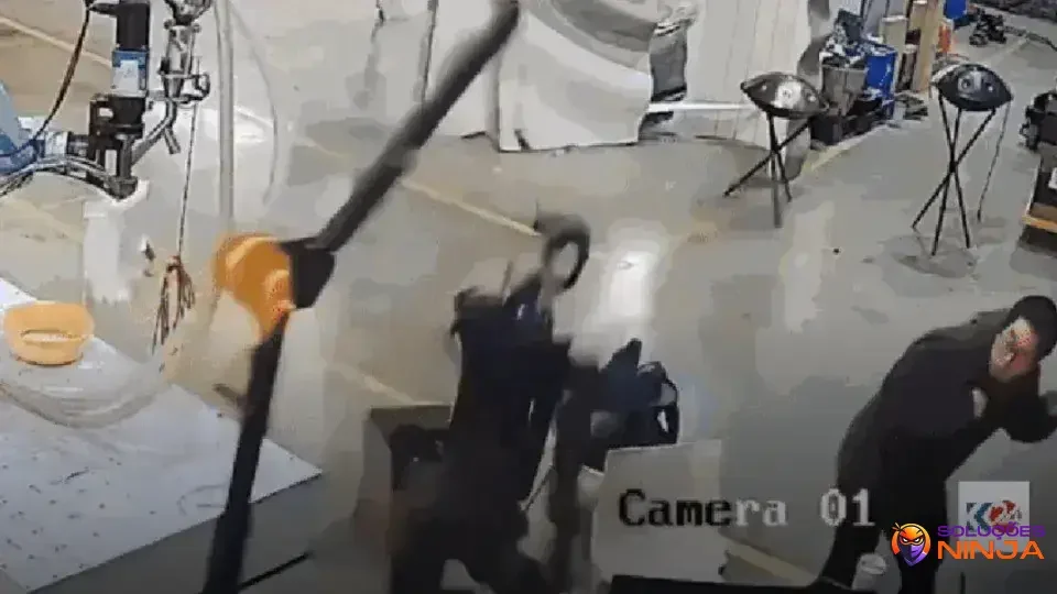 Incidente Chocante: Robô se Descontrola em Fábrica e Surpreende Funcionários Incidente Chocante: Robô se Descontrola em Fábrica e Surpreende Funcionários